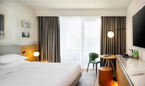 1 king bed, 2 twin beds