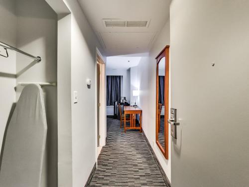 Isabella Hotel & Suites