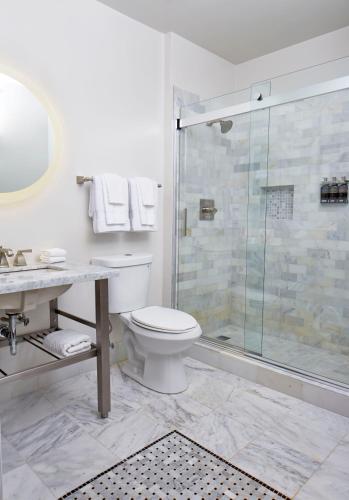 One-Bedroom Suite image 3