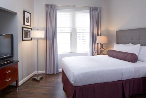 Premier Luxury King Room room in The Georgian Terrace Hotel