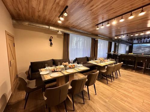Skyhouse SPA Cinema and Party apartment, Riga (Foto 6)
