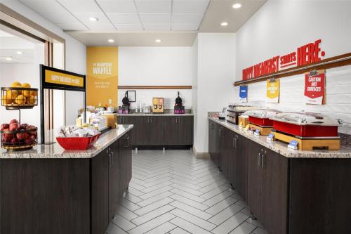 Hampton Inn Lexington Medical Center KY - image 7