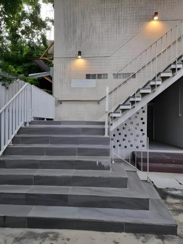 แอท เกท สุวรรณภูมิ แอร์พอร์ต (At Gate Suvarnabhumi Airport) near โรงพยาบาลสิรินธร