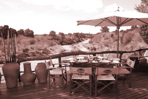 Restoran, Mara Explorer Luxury Tented Camp Hotel in Narok