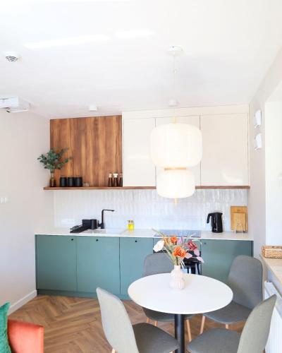 ZenApart - apartament z parkingiem, Варшава (фото 2)