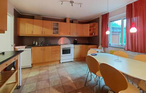 Kitchen, Beautiful Apartment In Hyltebruk With Wifi in Hyltebruk
