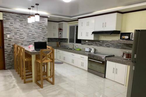 Michaels Homestay - Farm Villa nr Patar Beach & Bolinao Falls - 주방