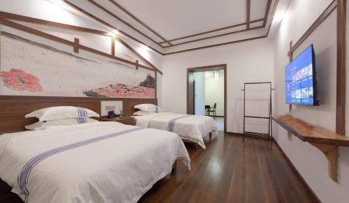 2 twin beds