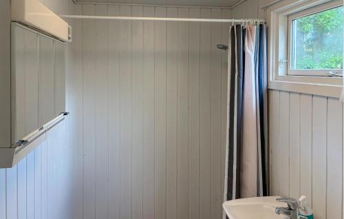 Bathroom, 4 Bedroom Beautiful Home In Store Fuglede in St. Fuglede