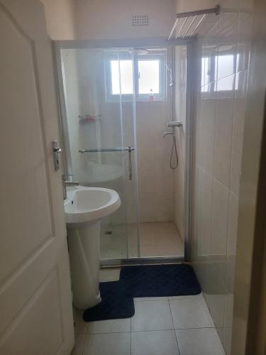 1 bedroom apartment Near Twin Palms Mall in Chelston