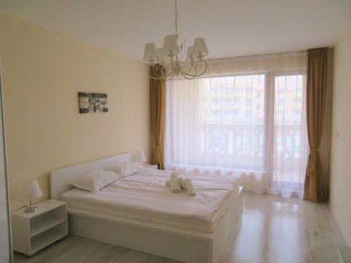 1 queen bed, 1 sofa bed