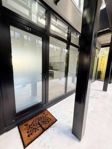 Urban Erskine-Bright and Modern 2 bedrooms apartment in ไอส์แลนด์เบย์