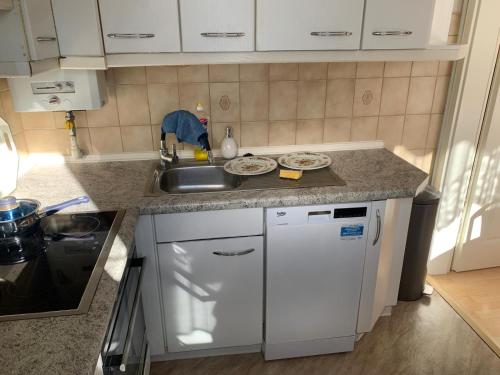 Unterkunft in Schwerin, Ferienwohnung, möbliert f 4 Personen (Unterkunft in Schwerin, Ferienwohnung, mobliert f 4 Personen) in West-stadt