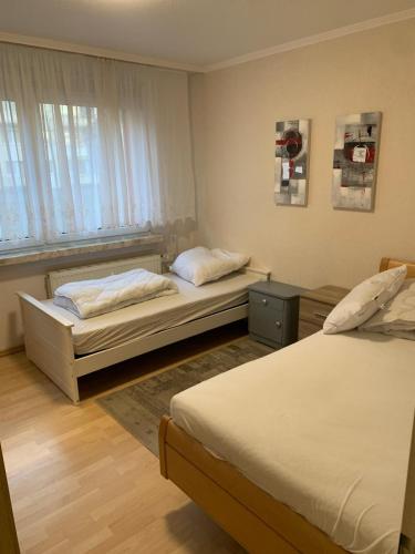 Unterkunft in Schwerin, Ferienwohnung, möbliert f 4 Personen (Unterkunft in Schwerin, Ferienwohnung, mobliert f 4 Personen) in West-stadt