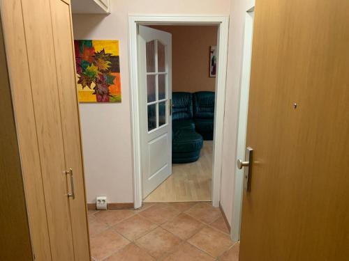 Unterkunft in Schwerin, Ferienwohnung, möbliert f 4 Personen (Unterkunft in Schwerin, Ferienwohnung, mobliert f 4 Personen) in West-stadt