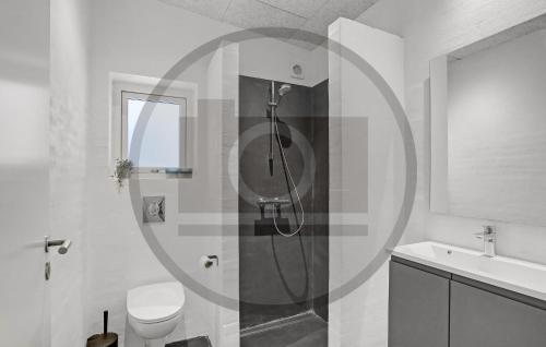 Bany, 4 Bedroom Awesome Home In Thyholm in Thyholm