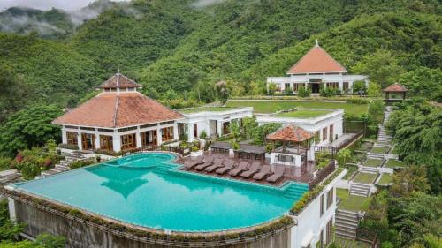 2 days Mekong cruise package with Mekong Lover Cruise from Houay Xay to Luang Prabang or Mekong crui in Houayxay
