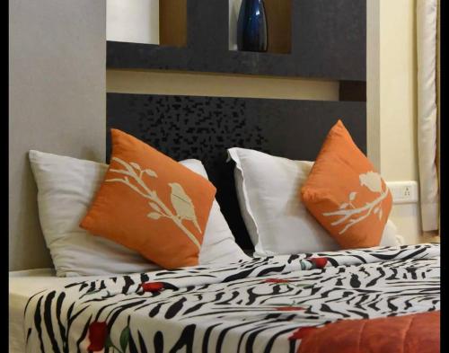 Mysore Central 3bhk serviced apartment - image 4