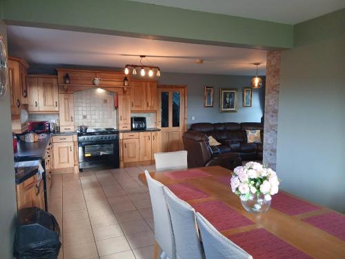 Oaktree Manor - BBQ, games rooms and pet friendly in Ballyroney