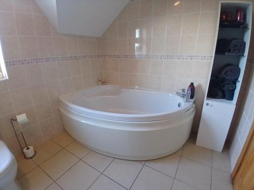 Oaktree Manor - BBQ, games rooms and pet friendly in Ballyroney