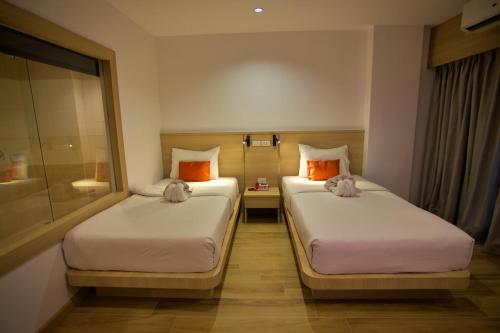 room detail thumbnail 1