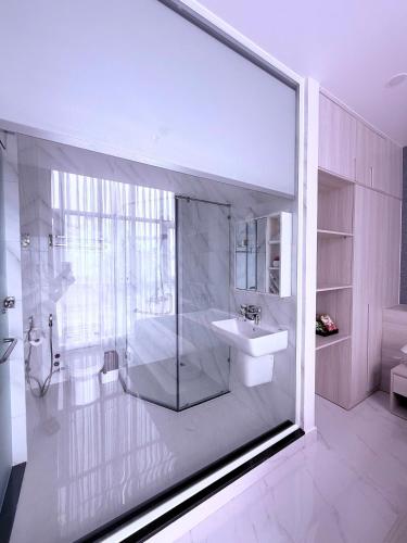 The Luxury Hotel 