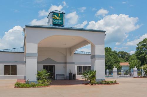 Quality Inn Carthage in Carthage, USA