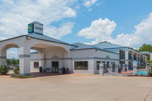 Quality Inn Carthage in Carthage, USA