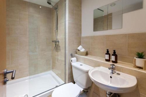 Central City Stay, 2 Bed 2 Bath, Sleeps up to 7, Netflix, Liverpool (photo 4)