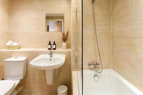 Central City Stay, 2 Bed 2 Bath, Sleeps up to 7, Netflix, Liverpool (photo 5)