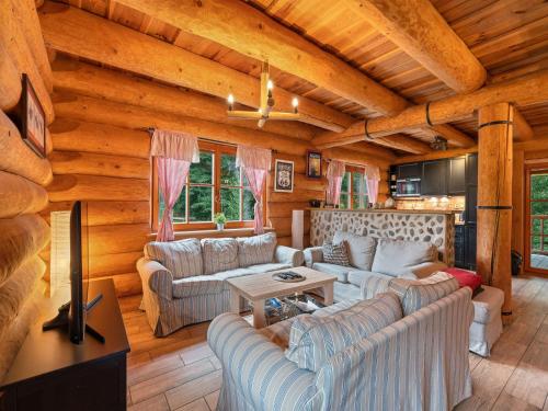Chalet Lazny by Interhome in สตราชิน