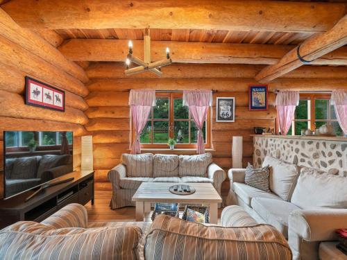 Chalet Lazny by Interhome in สตราชิน
