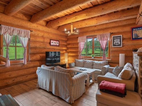 Chalet Lazny by Interhome in สตราชิน