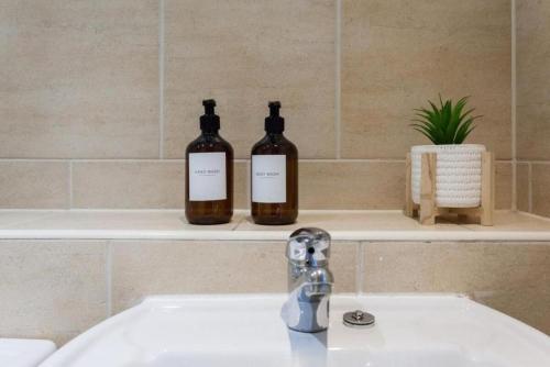 Central City Stay, 2 Bed 2 Bath, Sleeps up to 7, Netflix, Liverpool (photo 8)