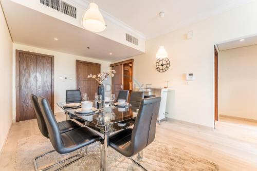 1BR Near Burj Khalifa and Dubai Mall, Easy Access to Dubai Marina and Palm Jumeirah by Road or Metro, BLVD Walk, Downtown Dubai by Deluxe Holiday Homes, Dubaj (zdjęcie 5)