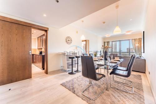 1BR Near Burj Khalifa and Dubai Mall, Easy Access to Dubai Marina and Palm Jumeirah by Road or Metro, BLVD Walk, Downtown Dubai by Deluxe Holiday Homes, Dubaj (zdjęcie 10)