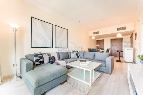 1BR Near Burj Khalifa and Dubai Mall, Easy Access to Dubai Marina and Palm Jumeirah by Road or Metro, BLVD Walk, Downtown Dubai by Deluxe Holiday Homes, Dubaj (zdjęcie 6)