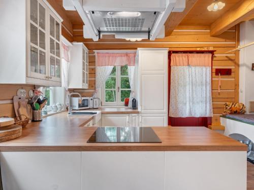 Holiday Home Roubenka Maleč by Interhome (Holiday Home Roubenka Malec by Interhome) in สตราชิน