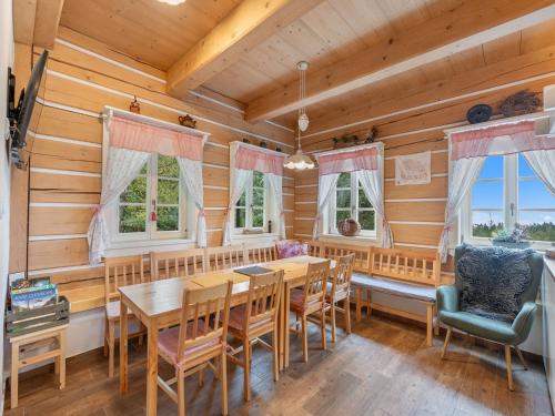 Holiday Home Roubenka Maleč by Interhome (Holiday Home Roubenka Malec by Interhome) in สตราชิน