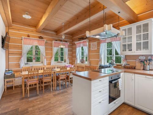 Holiday Home Roubenka Maleč by Interhome (Holiday Home Roubenka Malec by Interhome) in สตราชิน