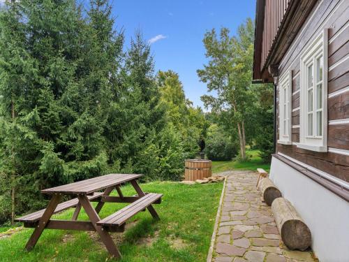Holiday Home Roubenka Maleč by Interhome (Holiday Home Roubenka Malec by Interhome) in สตราชิน
