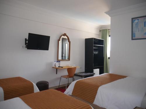 3 twin beds