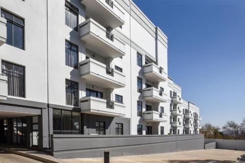 Mint Hotel Rosebank - image 2