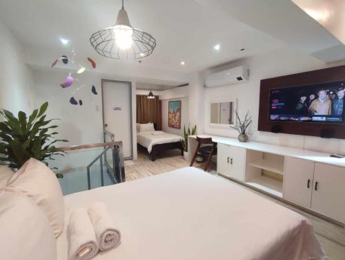 L1 Twin Bed Staycation in BGC, Manila