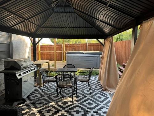 Dallas Beautiful Village in Cedar Crest