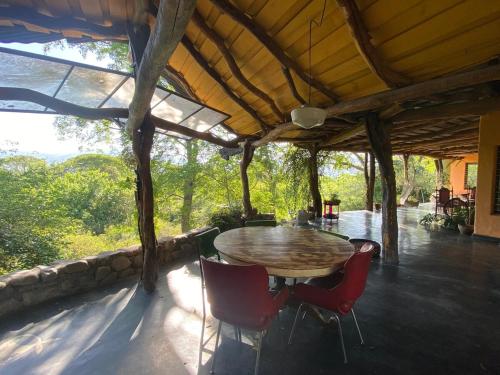 House of culture and meetings in บาเกโรส