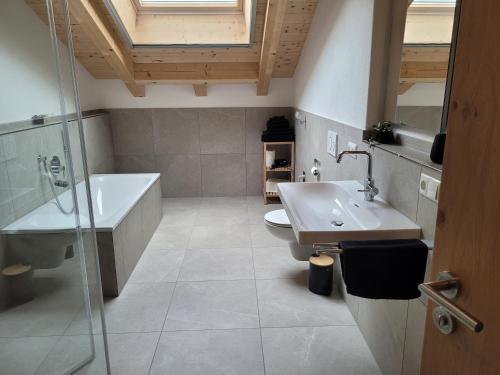 淋浴間, Urlaub in Benediktbeuern in 貝內迪克特博伊埃爾恩