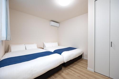 Bridge Stay Midoribashi - Spacious Stay in Higashinari, Easy Access for Osaka Sightseeing, Brand-New Opening in Higashi-Imazato Area, Sleeps up to 10 Guests
