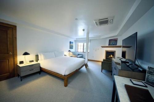 Vail Village King Hotel Room in Vail, USA