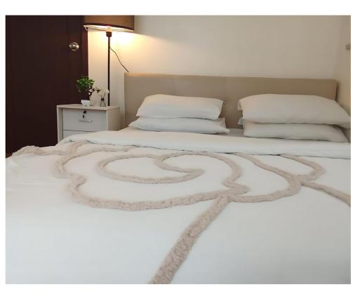 2BR PIONEER Woodland Boni,Mandaluyong connected to Boni MRT station, Manila (photo 3)